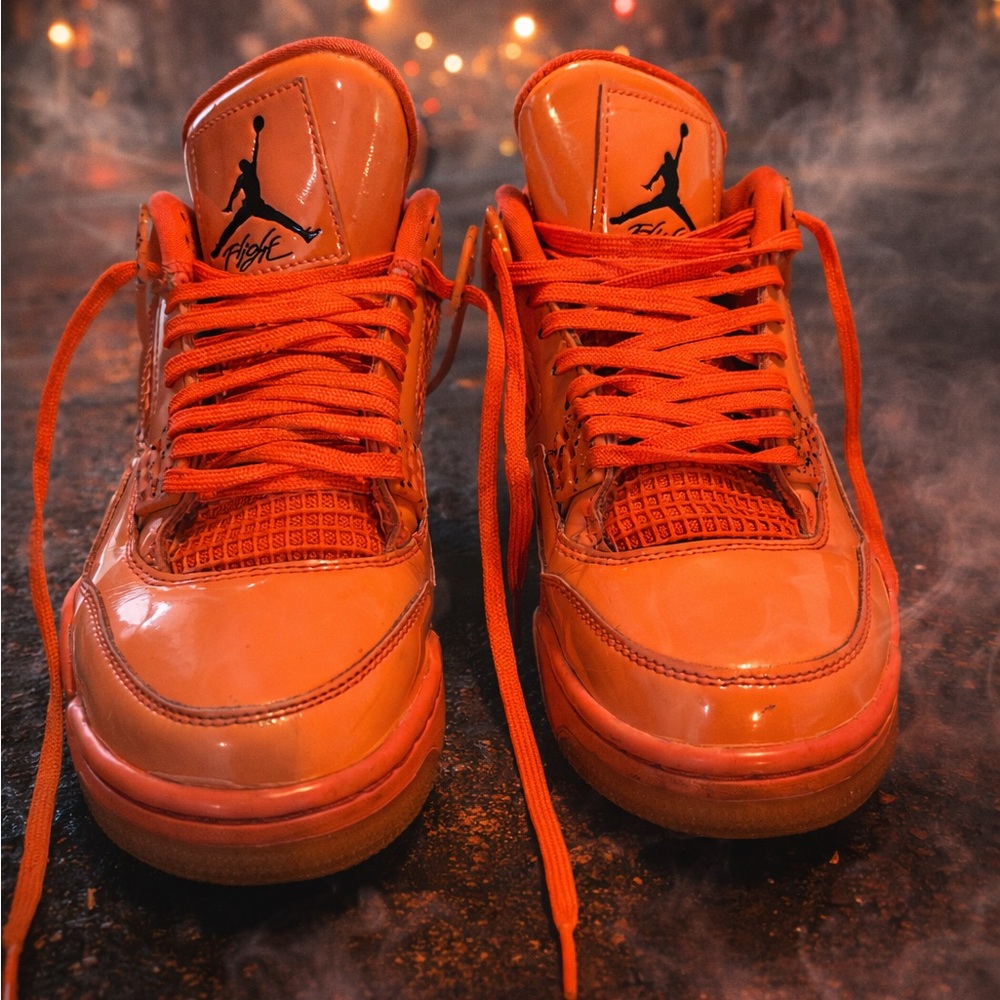 Jordan 4 Hot Punch